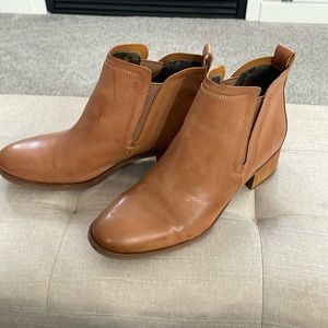 Korks Slip-on Booties